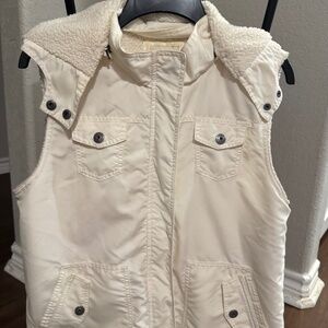 Cream vest with Sherpa lining, women’s medium
